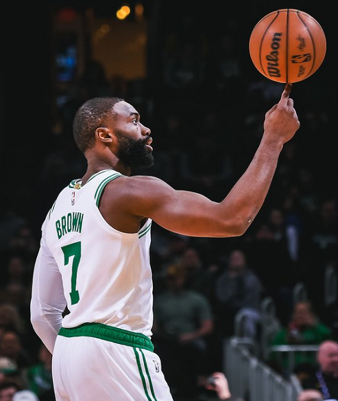 杨瀚森被雪藏霍勒迪全能难救主，布朗20+8+5+4，绿军复仇开拓者